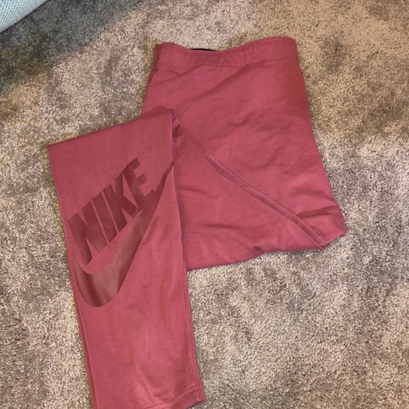 Nike Pants - Nike cropped legging